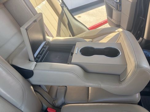 Used 2017 Land Rover Range Rover HSE image 61