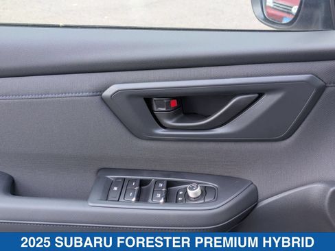 Used 2025 Subaru Forester Premium AWD/4WD image 13