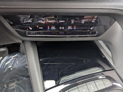 Used 2023 Buick Envision Preferred AWD/4WD image 17