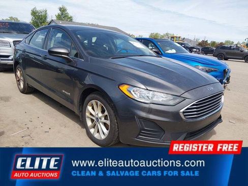 Used 2019 Ford Fusion SE FWD image 1