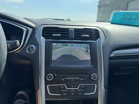 Used 2017 Ford Fusion SE w/ Equipment Group 201A FWD image 11