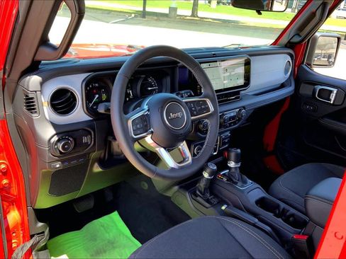Certified 2025 Jeep Wrangler Unlimited Sahara w/ Safety Group AWD/4WD image 16