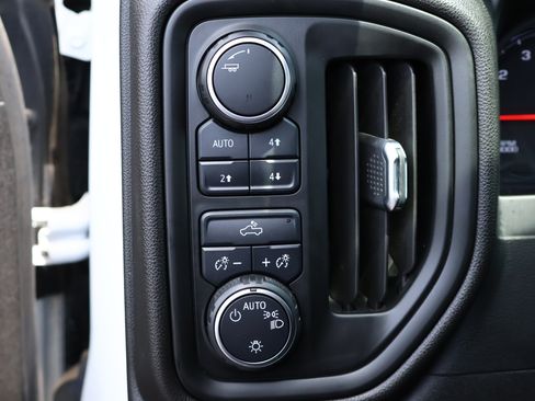 Used 2021 Chevrolet Silverado 1500 Custom Trail Boss w/ LPO, Dark Essentials Package AWD/4WD image 11