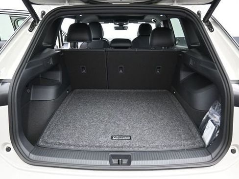 New 2026 Volkswagen Tiguan SE R-Line FWD image 12