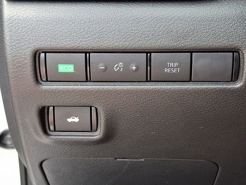 Used 2020 Nissan Sentra SV w/ Electronics Package FWD image 25