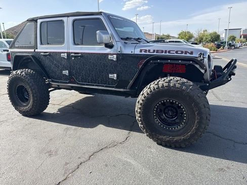 Used 2018 Jeep Wrangler Unlimited Rubicon AWD/4WD image 2