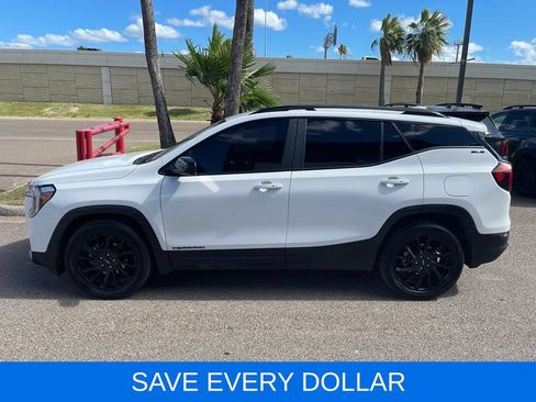 Used 2024 GMC Terrain SLE w/ Driver Convenience Package FWD image 3