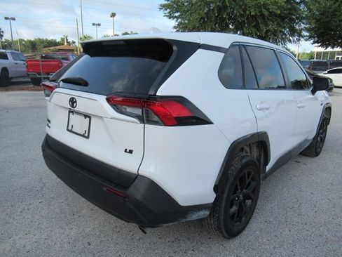 Used 2024 Toyota RAV4 LE FWD image 4