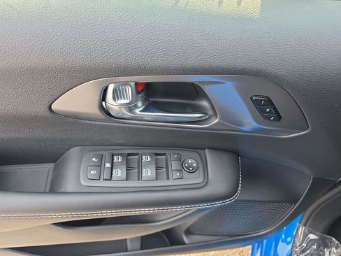 New 2026 Chrysler Pacifica Select image 11