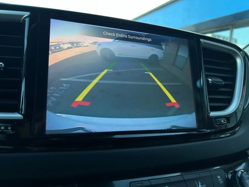 Used 2022 Chrysler Pacifica Touring-L image 31