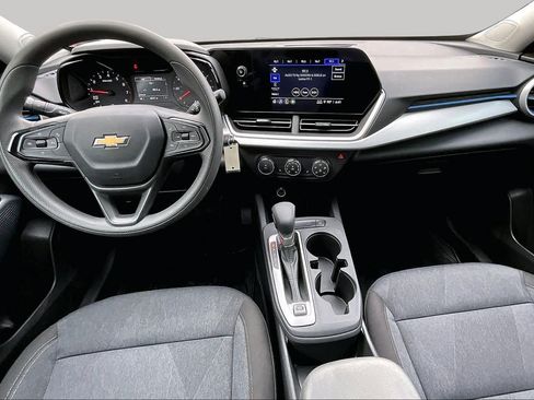 Used 2025 Chevrolet Trax LS w/ LS Convenience Package FWD image 15