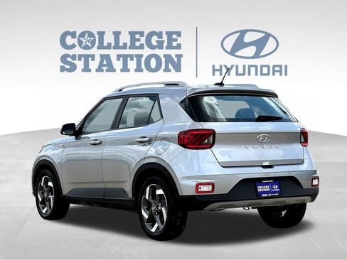 Used 2024 Hyundai Venue SEL FWD image 8