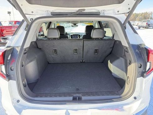 Used 2024 GMC Terrain SLT image 9