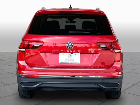 Used 2024 Volkswagen Tiguan SE w/ Panoramic Sunroof Package FWD image 5