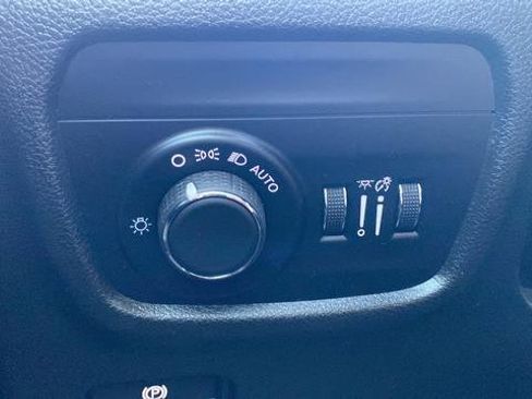 Used 2023 Jeep Grand Cherokee Laredo w/ Luxury Tech Group I AWD/4WD image 30
