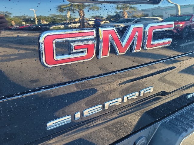 Used 2022 GMC Sierra 1500 SLT w/ SLT Premium Plus Package AWD/4WD image 7