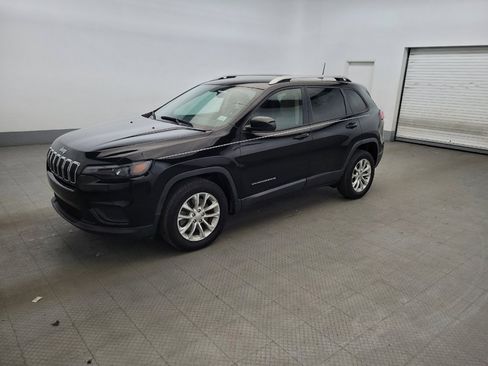 Used 2020 Jeep Cherokee Latitude FWD image 2