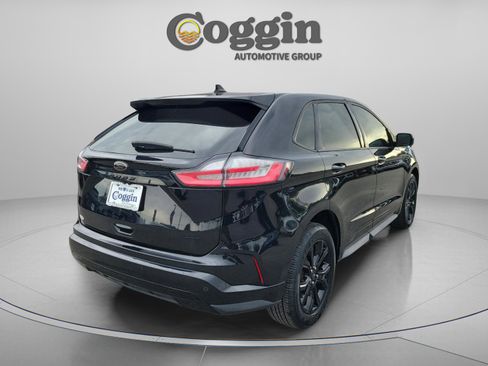 Used 2022 Ford Edge SE w/ Black Appearance Package image 3