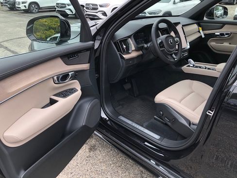 New 2026 Volvo XC90 B6 Plus w/ Protection Package Premier image 11