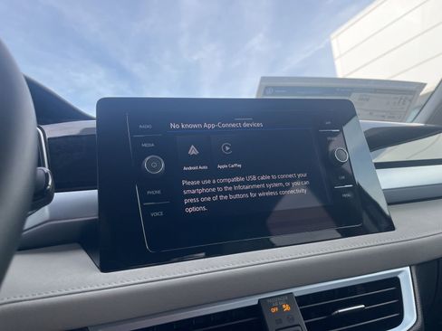 New 2026 Volkswagen Taos SE FWD image 16