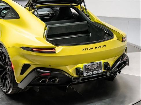Used 2025 Aston Martin V8 Vantage Coupe image 30
