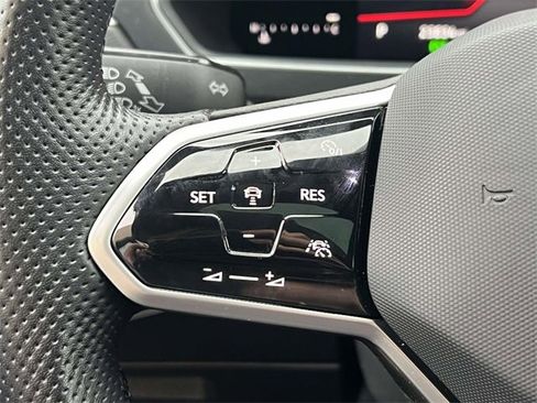 Certified 2022 Volkswagen Tiguan SE R-Line image 21