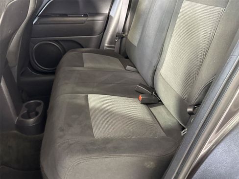 Used 2016 Jeep Patriot Latitude AWD/4WD image 14
