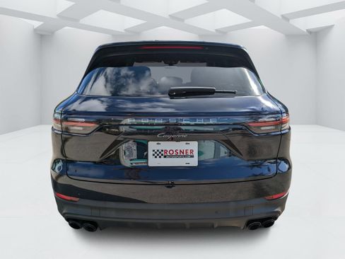 Used 2023 Porsche Cayenne Platinum Edition image 4