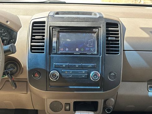 Used 2010 Nissan Frontier SE RWD image 18