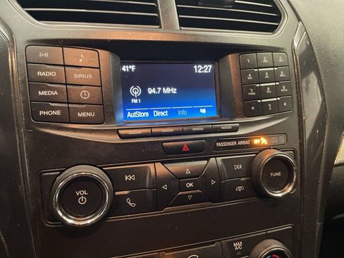 Used 2019 Ford Explorer XLT image 22