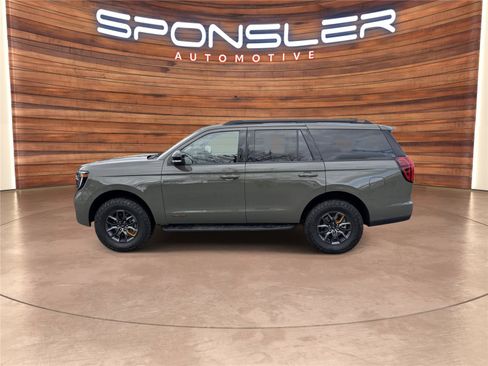 Used 2025 Ford Expedition Tremor image 2