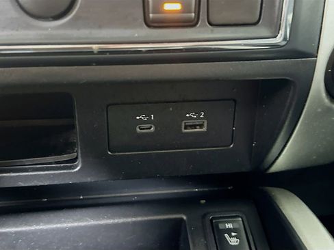 Used 2021 Nissan Titan SV w/ SV Convenience Package image 32