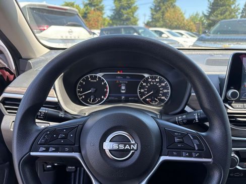 Used 2025 Nissan Altima 2.5 SV image 29