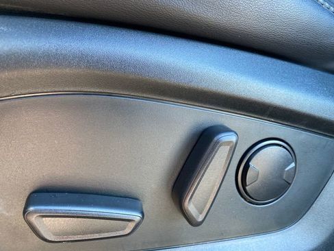 Used 2022 Ford Explorer XLT w/ Equipment Group 202A image 34