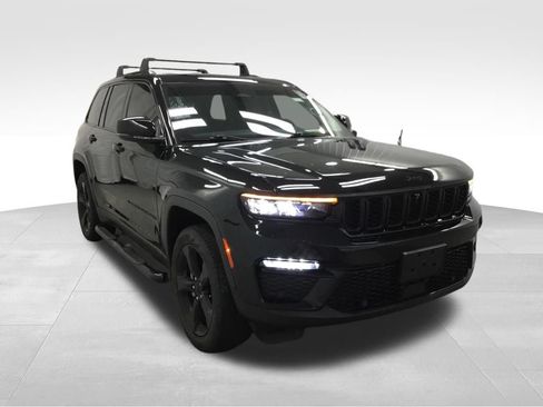 Used 2023 Jeep Grand Cherokee Limited w/ Luxury Tech Group II AWD/4WD image 3