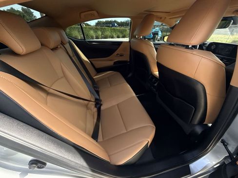 Used 2022 Lexus ES 350 w/ Accessory Package 2 FWD image 17
