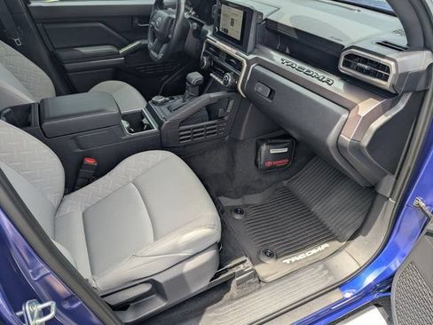 Used 2025 Toyota Tacoma SR5 AWD/4WD image 12