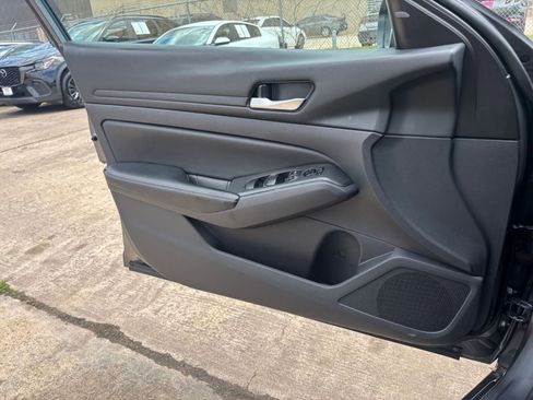 Used 2025 Nissan Altima 2.5 SV FWD image 18