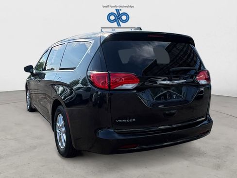 Used 2023 Chrysler Voyager LX FWD image 5