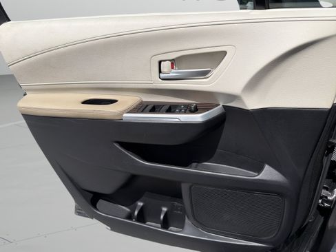 Certified 2024 Toyota Sienna XLE FWD image 26