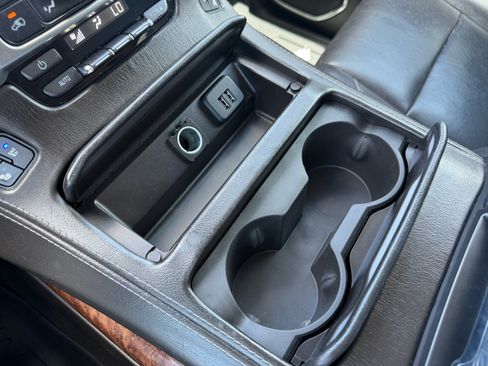 Used 2015 Chevrolet Suburban LTZ RWD image 18