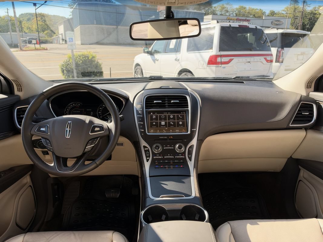 Used 2018 Lincoln MKX Reserve FWD image 18