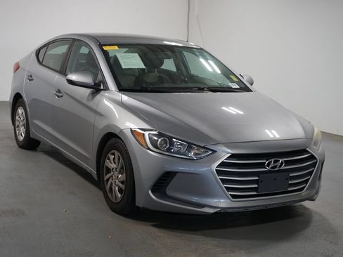 Used 2017 Hyundai Elantra SE FWD image 3