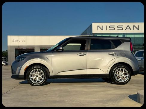 Used 2025 Kia Soul LX w/ LX Technology Package FWD image 5