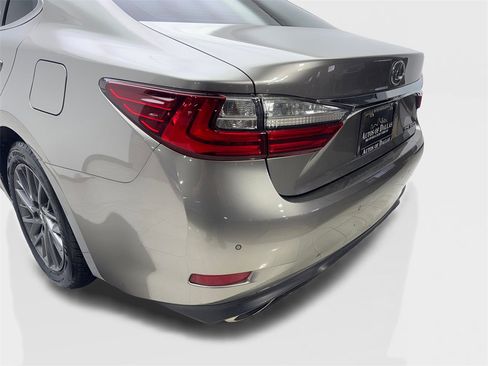 Used 2018 Lexus ES 350 w/ Premier Package image 19