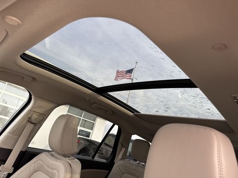 Used 2023 Lincoln Aviator Reserve w/ Equipment Group 201A image 17