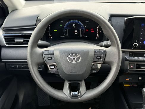 Used 2025 Toyota Camry LE image 16