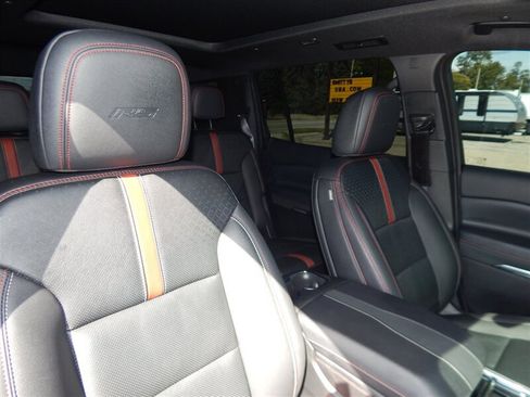 Used 2025 Chevrolet Traverse RS AWD/4WD image 20