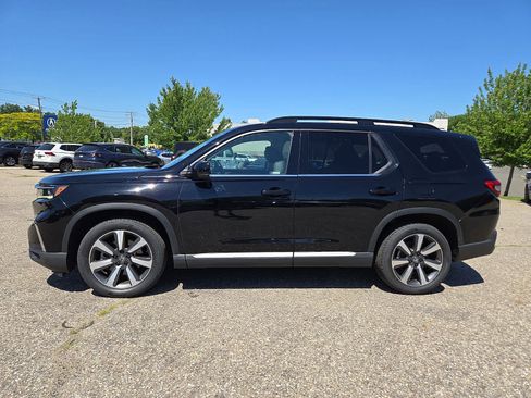 Used 2025 Honda Pilot Touring image 8