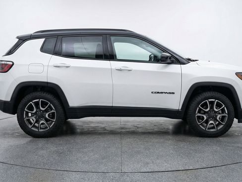 Used 2025 Jeep Compass Trailhawk AWD/4WD image 11